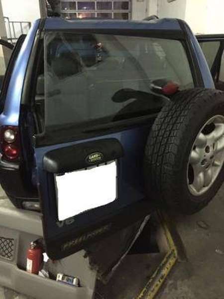 На «Ягодині» затримали Land Rover із контрабандними цигарками (фото) 
