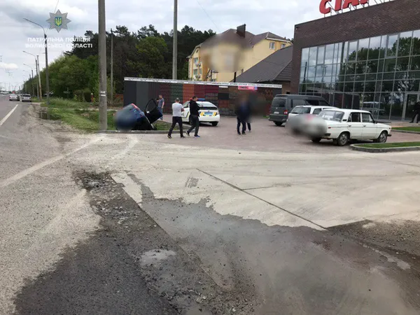 У Луцьку авто злетіло у кювет (фото, відео)