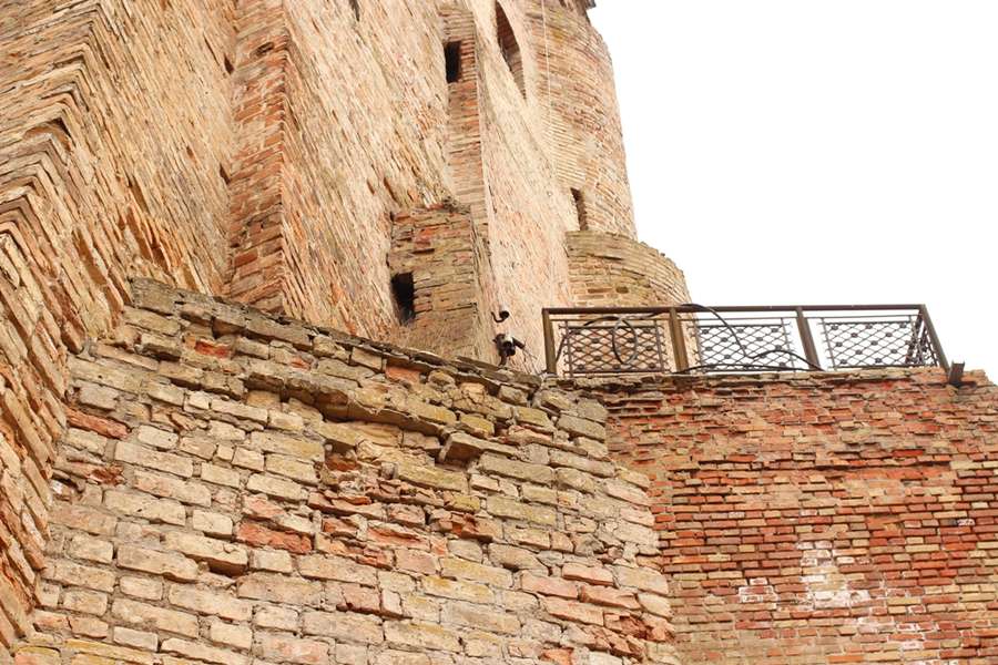 У Луцьку руйнується замок Любарта: у чому річ (фото)