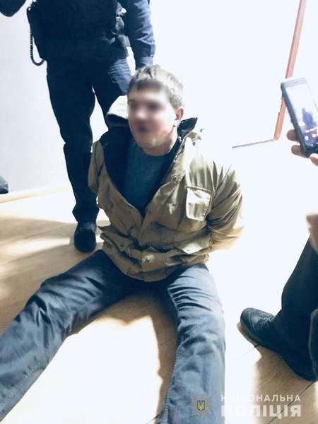 П'яний лучанин не хотів одягати маску і напав на поліцейських (фото)