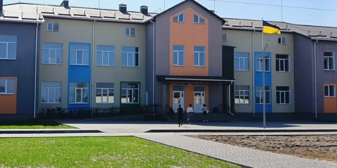 Двиготить земля: яке життя у мешканців прикордонного села (фото)
