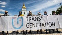 Кияни вийшли на марш, щоб підтримати трансгендерів. На них напали (відео)