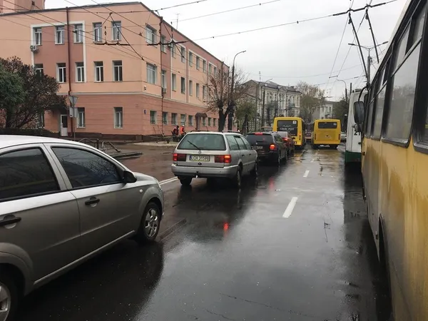 У центрі Луцька – аварія: зіткнулися два автомобілі (фото) 
