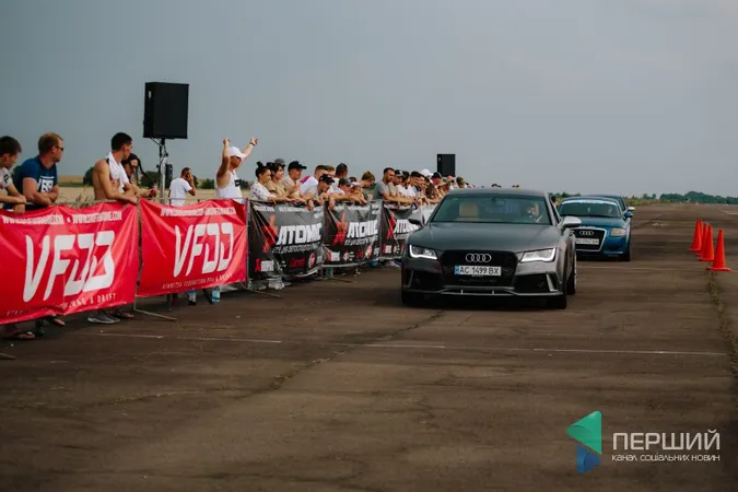 Драйв та адреналін: під Луцьком змагалися спортивні авто (фото)