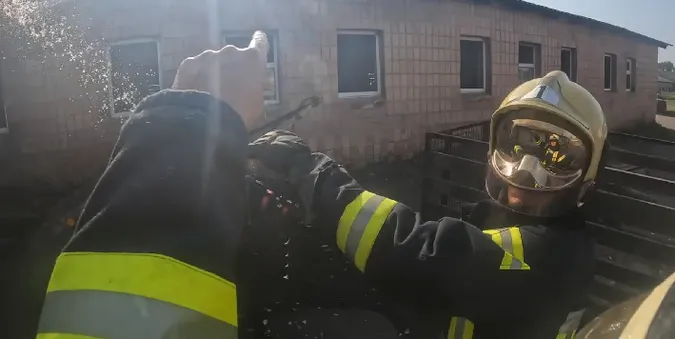Як вогнеборці долали пожежу на фермі під Луцьком (відео)
