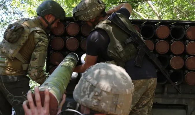 Бійці 14-ї ОМБр показали, як перезаряджають РСЗВ «Град» (фото)