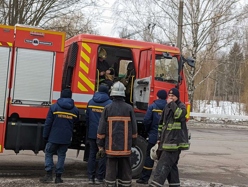 Загорівся матрац: у Луцьку гасили пожежу в гуртожитку (фото, відео)