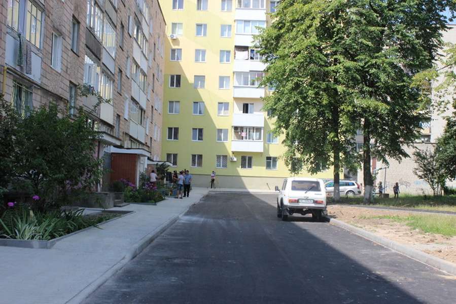 У Луцьку триває ремонт прибудинкових територій (адреси)