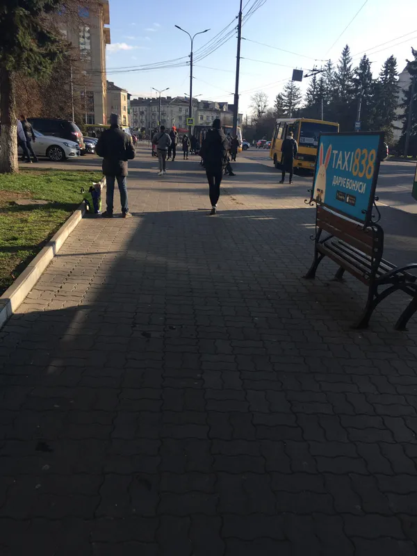 На зупинках мерзнуть діти: лучани обурені, що водії не беруть «стоячих» пасажирів