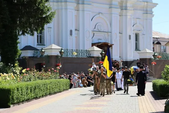 Лучани провели в останню дорогу захисника Ігоря Корольчука (фото)