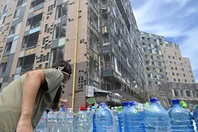 До лікарні «Охматдит» принесли пляшки з отруєною водою: триває перевірка