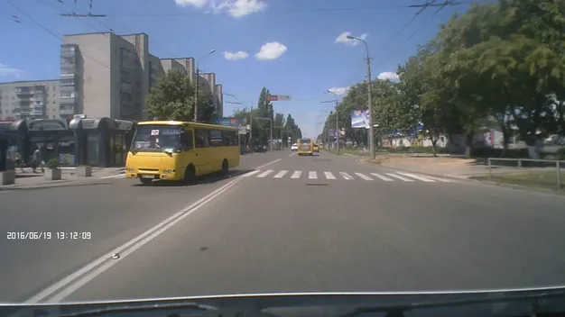 Опублікували відео аварії з маршруткою