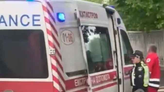 У Луцьку на Перемоги збили кур'єра (відео)