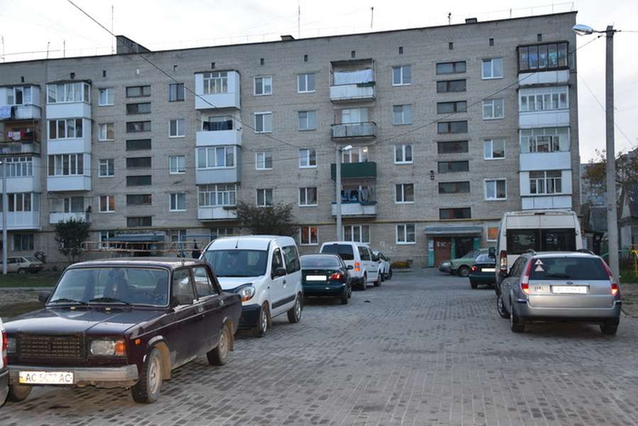 Ремонт прибудинкової території на Софії Ковалевської обійшовся у півтора мільйона (фото)