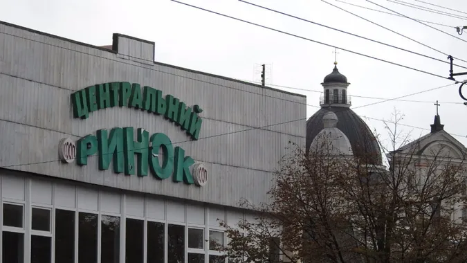 З лютого на Старому ринку Луцька примусово зноситимуть кіоски