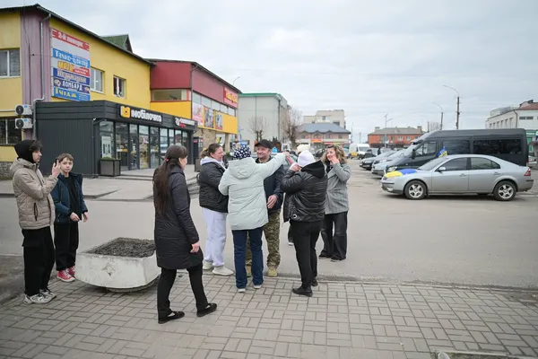 На рідну землю після полону повернувся волинянин Василь Луцик (фото)