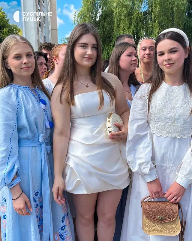 Вперше без медалей: у Луцьку привітали випускників-відмінників (фото)