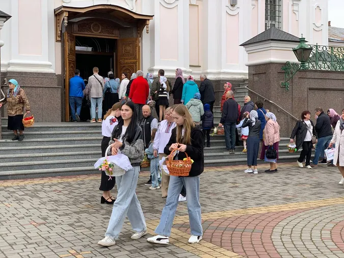 У храмах Луцька почали освячувати паски (фото, відео)