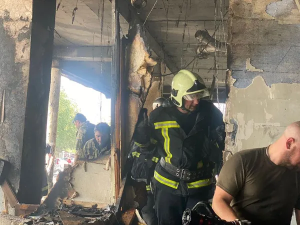 У Вінниці після ракетного удару шукають 46 людей, з якими зник зв’язок (фото)
