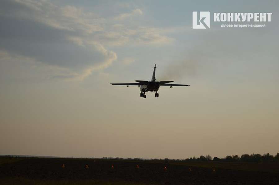 У мережі опублікували фото військових польотів над Луцьком