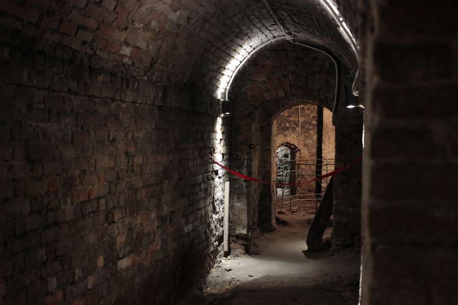 Повернути костелу дихання: як у підземеллях луцького храму готуються зустрічати туристів (фото)