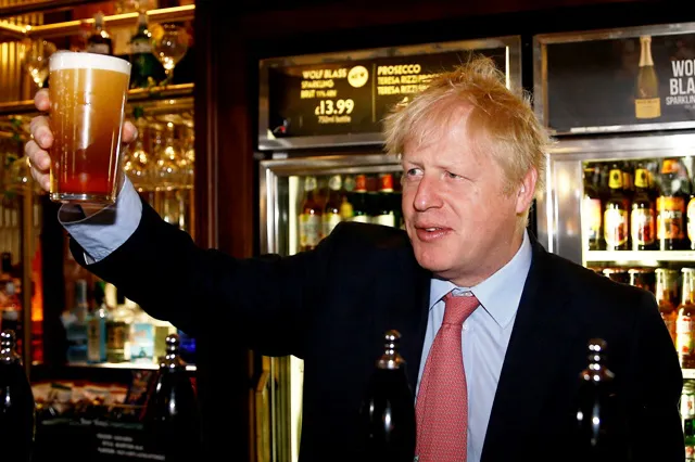 Переселенці з Донбасу відкрили у Луцьку Boris Johnson pub