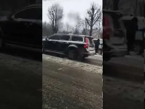 У Луцьку автомобіль поліції врізався в огорожу (фото, відео)