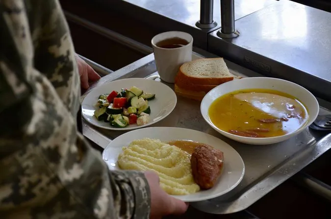 🍽 Клопотенко буде покращувати харчування українських військових, – Міноборони
