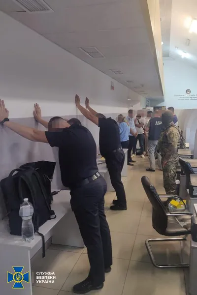 10 000 $ на місяць: як митник заробляв на своїй «схемі» в «Ягодині» (фото)