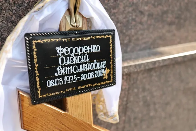 Луцьк навколішки попрощався з загиблим на Донеччині захисником Олексієм Федоренком