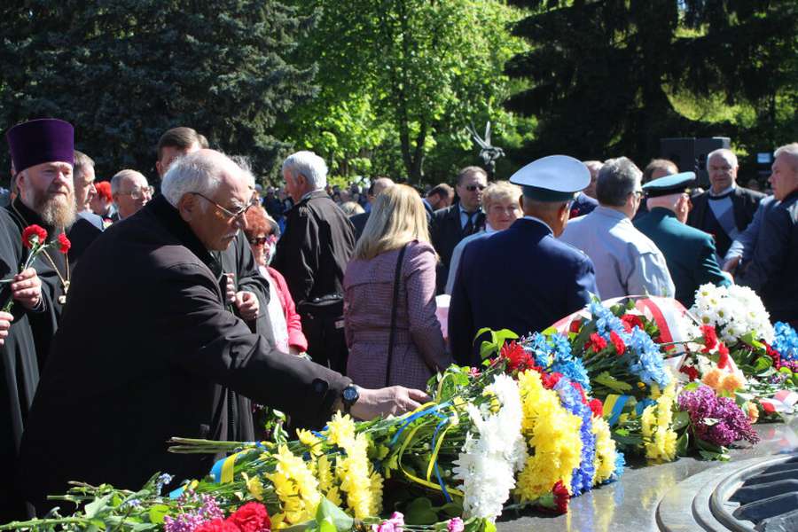 Ніколи знову: у Луцьку вшанували пам'ять жертв Другої світової війни (фото)