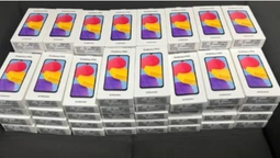В «Устилузі» у волинянина поміж сумок з продуктами знайшли 74 мобільні телефони «Samsung» (фото)