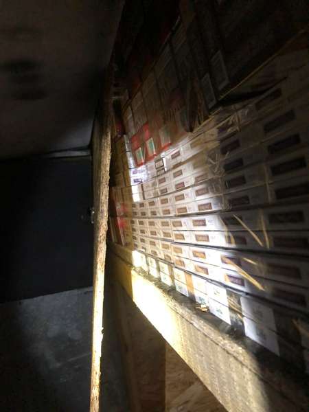У «Ягодині» прикордонники виявили в мікроавтобусах понад 10 тисяч пачок сигарет (фото)
