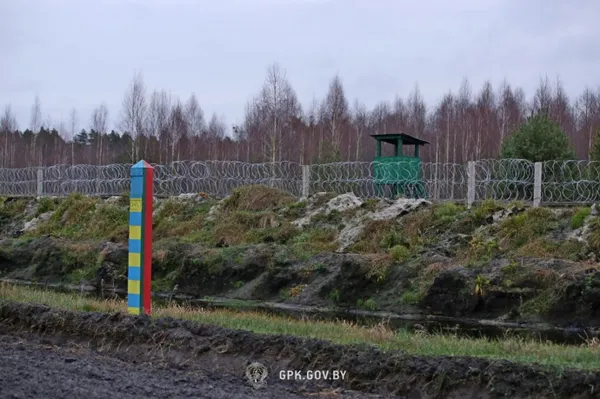 Білоруси показали, як Україна відгородилася від них парканом на кордоні з Волинню