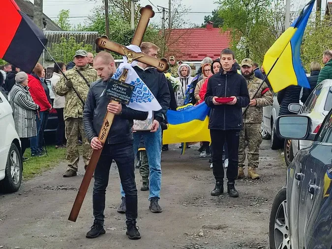 Загинув на Луганщині: в Ківерцях прощались із штаб-сержантом Волинської тероборони Миколою Пащуком (фото)