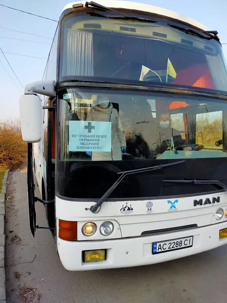 Жидичинський монастир дав свій транспорт, аби довозити луцьких медиків на роботу