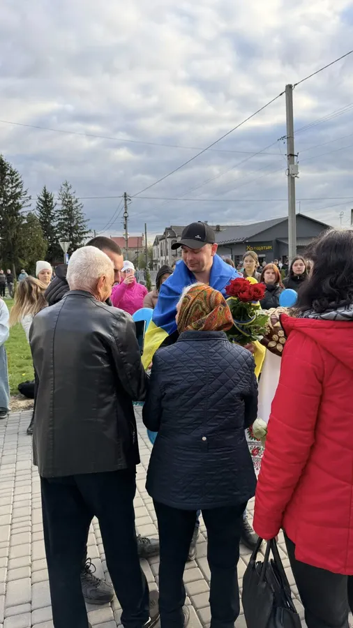 Чекала вся родина: на Волині зустріли звільненого з полону Віталія Мірчука (фото, відео)