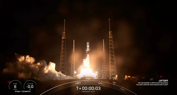 SpaceX за дев’ять годин запустила дві місії у космос (фото)