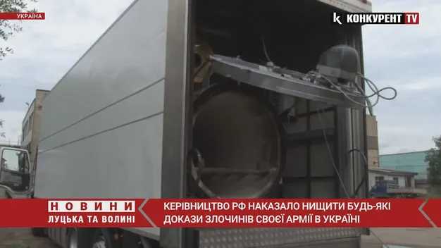 На околиці Маріуполя окупанти влаштували пункт збору тіл вбитих людей (відео)