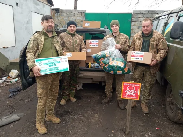 «Під звуки пострілів і вибухів»: луцькі волонтери привезли допомогу на Донеччину (фото, відео)