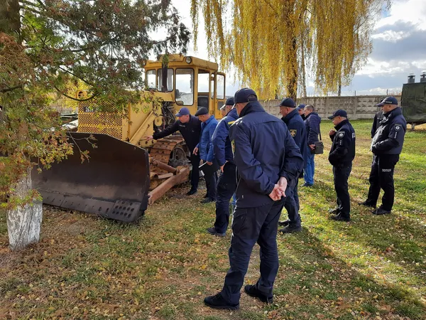 Зима на носі: на засніжені дороги Волині виїдуть майже 300 одиниць техніки (фото)