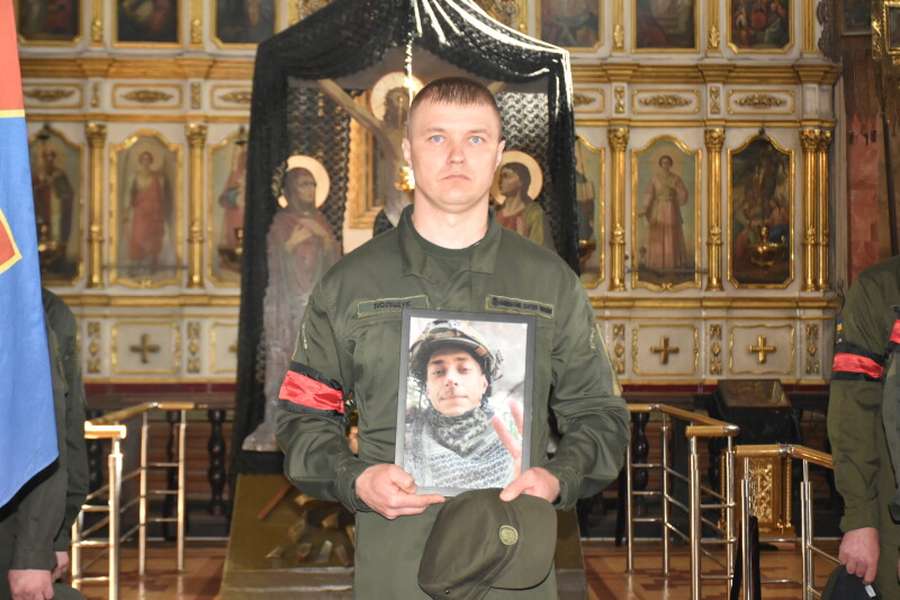 У Луцьку попрощалися із загиблим на Донеччині 25-річним Максимом Устимчуком (фото)