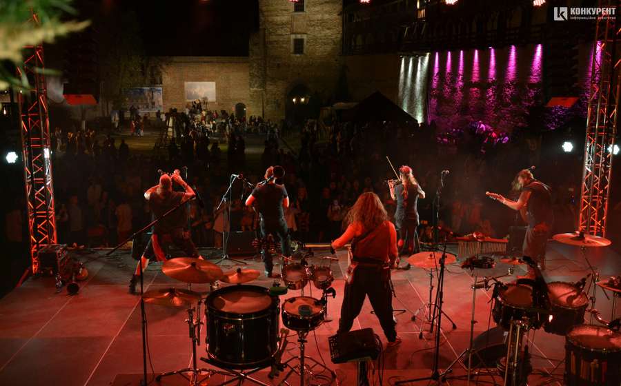 Середньовіччя, музика та іскри: якою була «Ніч у Луцькому замку-2019» (фото)