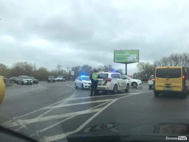 У Луцьку – аварія за участі патрульних (відео)