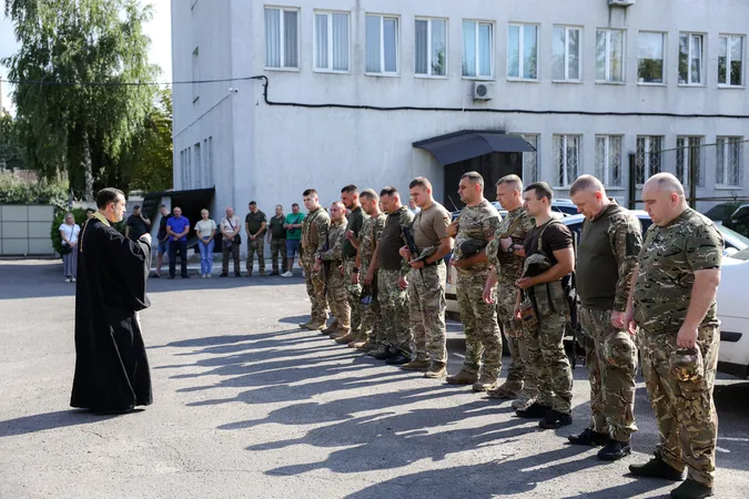 Поліцейські-добровольці з Волині вирушили у зону бойових дій (фото)