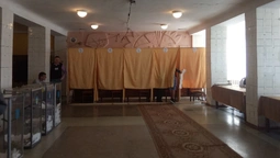 Фото бюлетнів, брак кабінок: як проходять вибори на Волині