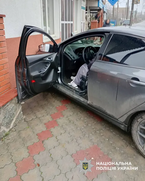 П'яна жінка за день збила трьох пішоходів, протаранила припарковане авто і врізалась у магазин (фото)