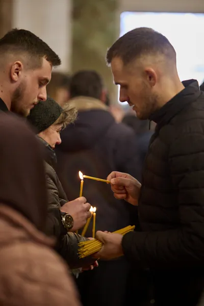 Луцьк у скорботі: в останню дорогу провели захисників Андрія Міщука та Андрія Смалюка