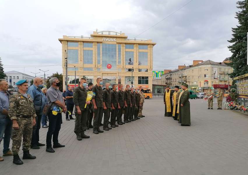 На Театральному майдані в Луцьку помолилися за тих, хто загинув за Україну (фото)