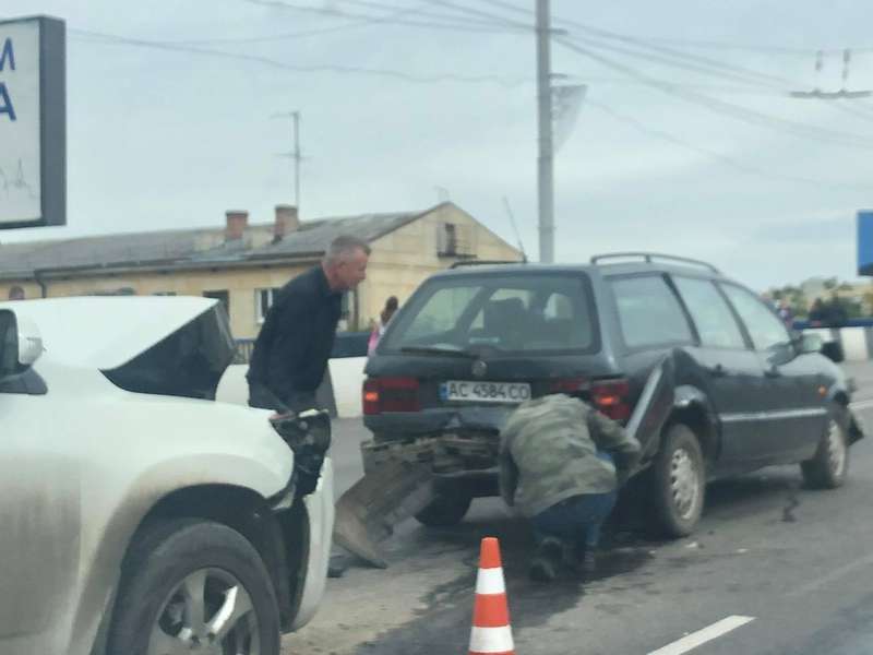 У поліції розповіли деталі потрійної аварії на шляхопроводі у Луцьку (фото)